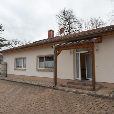 Stadthaus Mit 2 Schlafzimmern & Wohnzimmer Mit Kamin - Kostenloser Privat-Parkplatz Auf Dem Grundstueck Лейпциг Екстер'єр фото