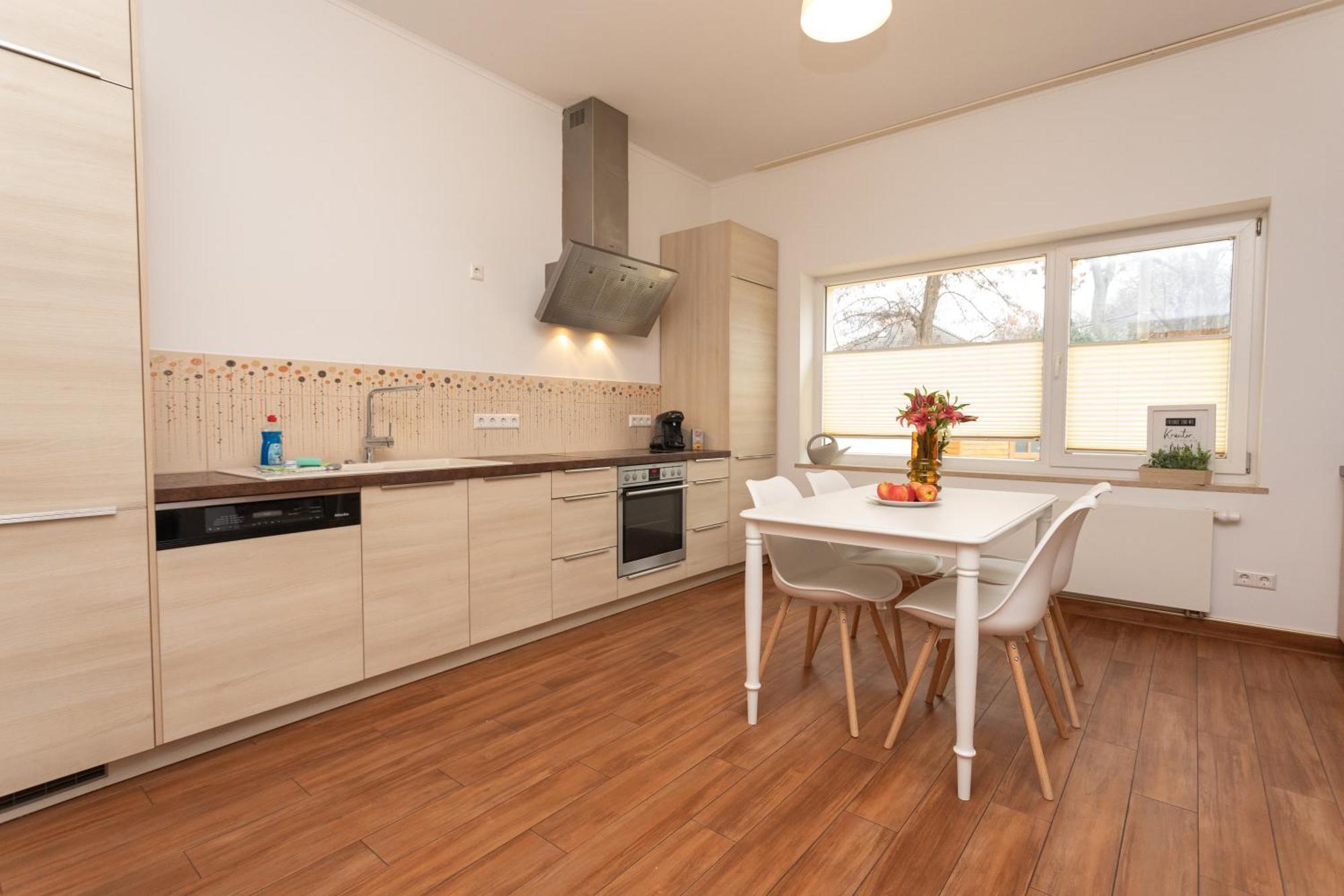 Stadthaus Mit 2 Schlafzimmern & Wohnzimmer Mit Kamin - Kostenloser Privat-Parkplatz Auf Dem Grundstueck Лейпциг Екстер'єр фото