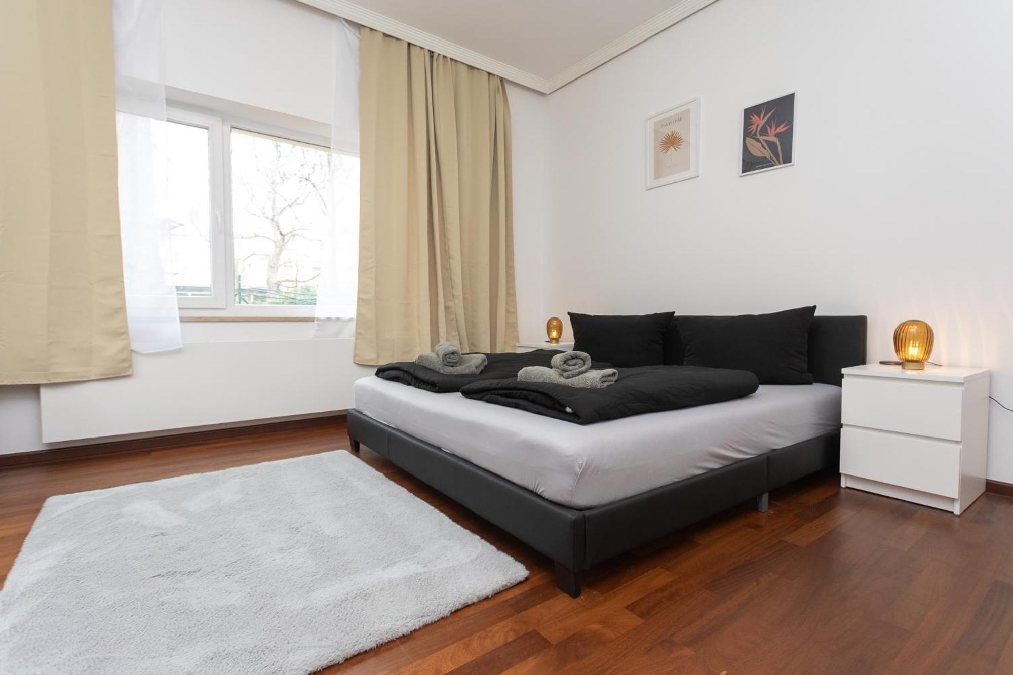 Stadthaus Mit 2 Schlafzimmern & Wohnzimmer Mit Kamin - Kostenloser Privat-Parkplatz Auf Dem Grundstueck Лейпциг Екстер'єр фото