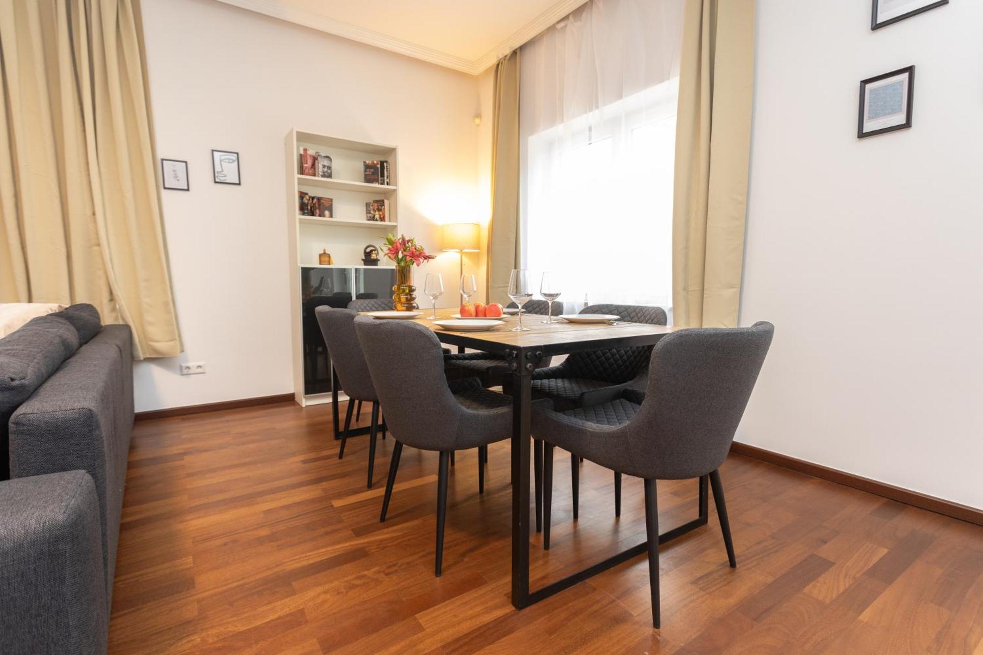 Stadthaus Mit 2 Schlafzimmern & Wohnzimmer Mit Kamin - Kostenloser Privat-Parkplatz Auf Dem Grundstueck Лейпциг Екстер'єр фото